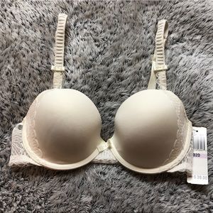 BRAND NEW WITH 🏷! Felina Size 32 D bra